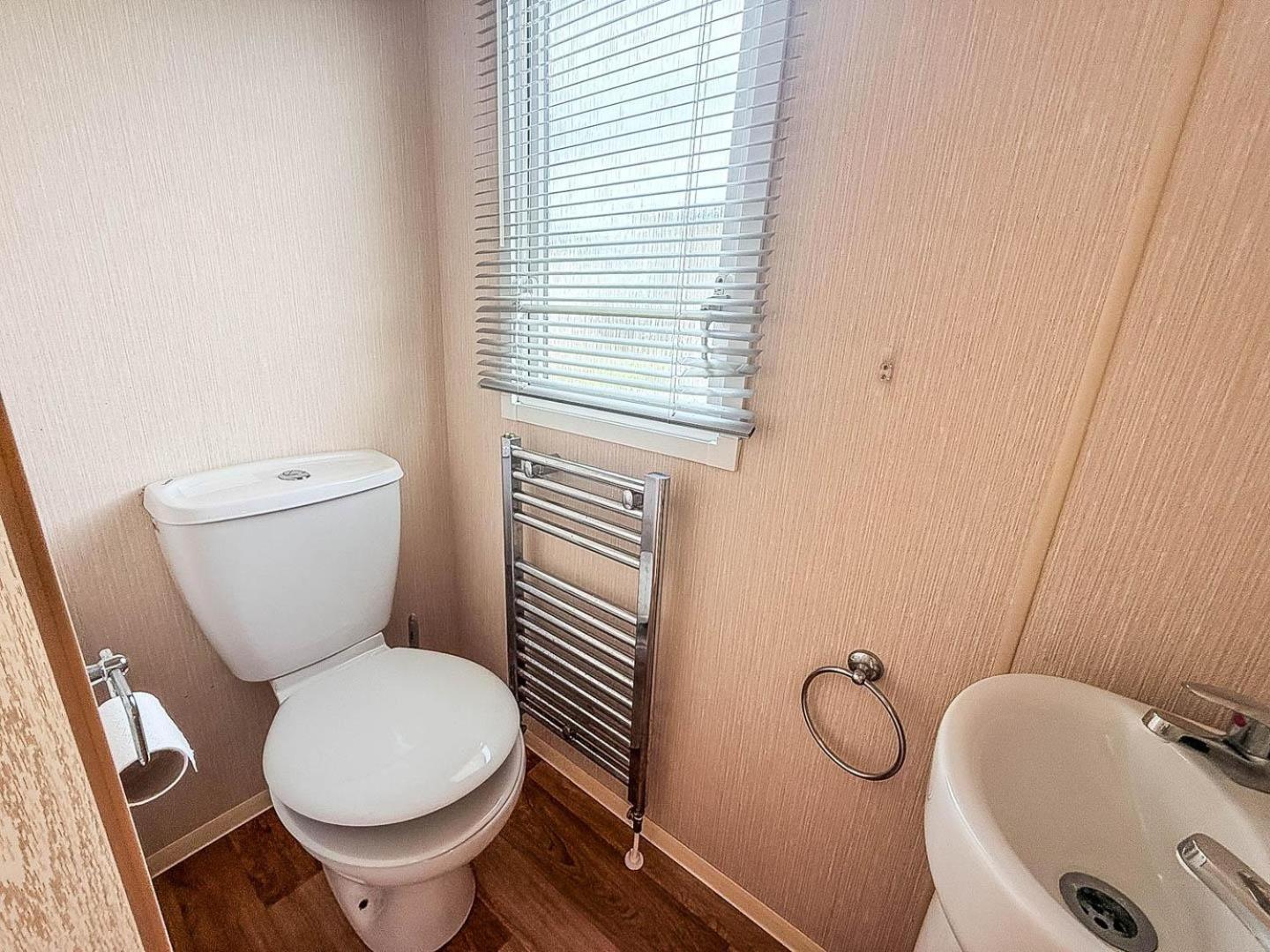 8 Berth Caravan With Decking At Sunnydale In Lincolnshire Ref 35087S Louth  Extérieur photo